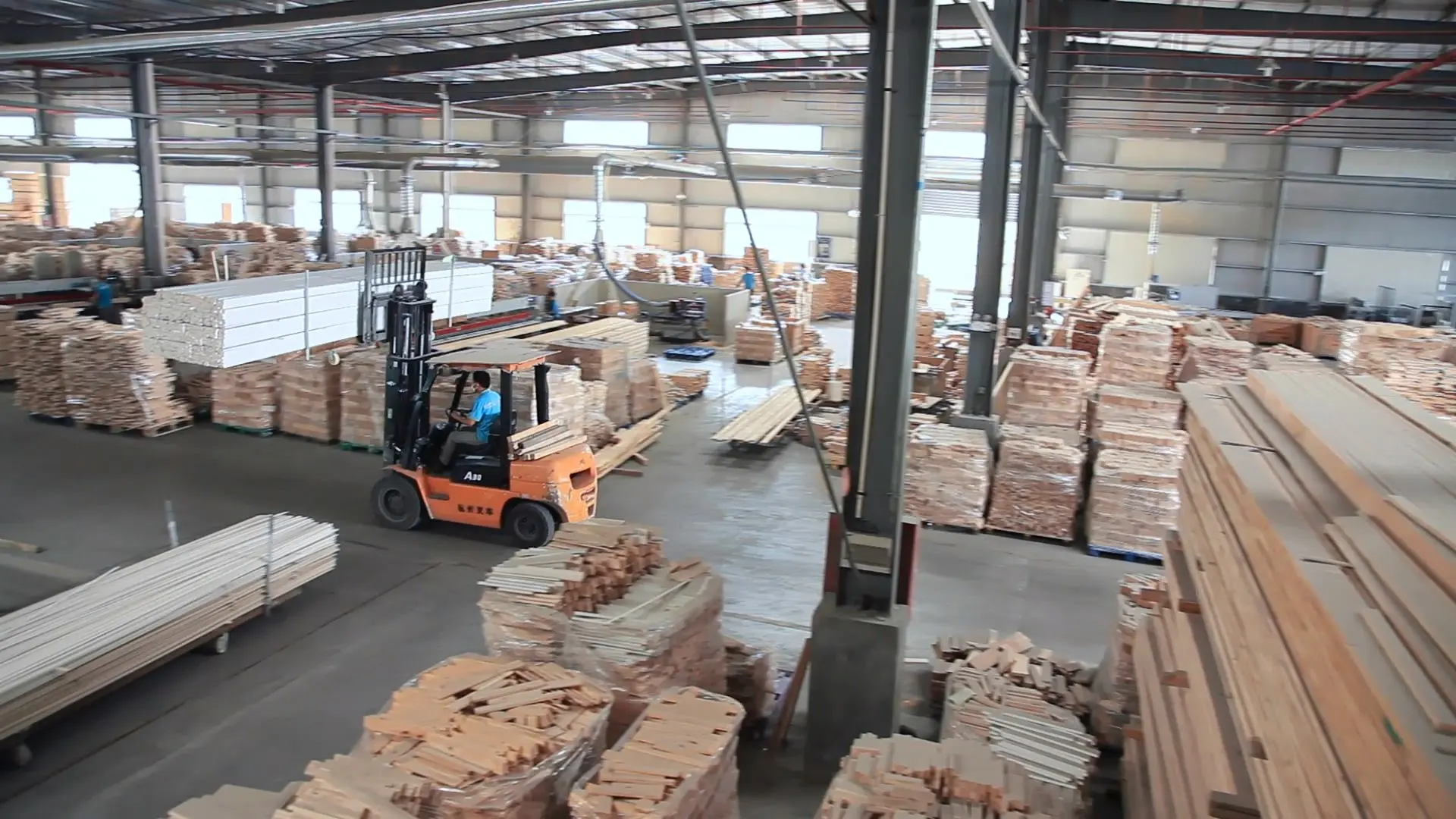 疫情好轉，經濟復蘇，木材加工廠產銷變好！
